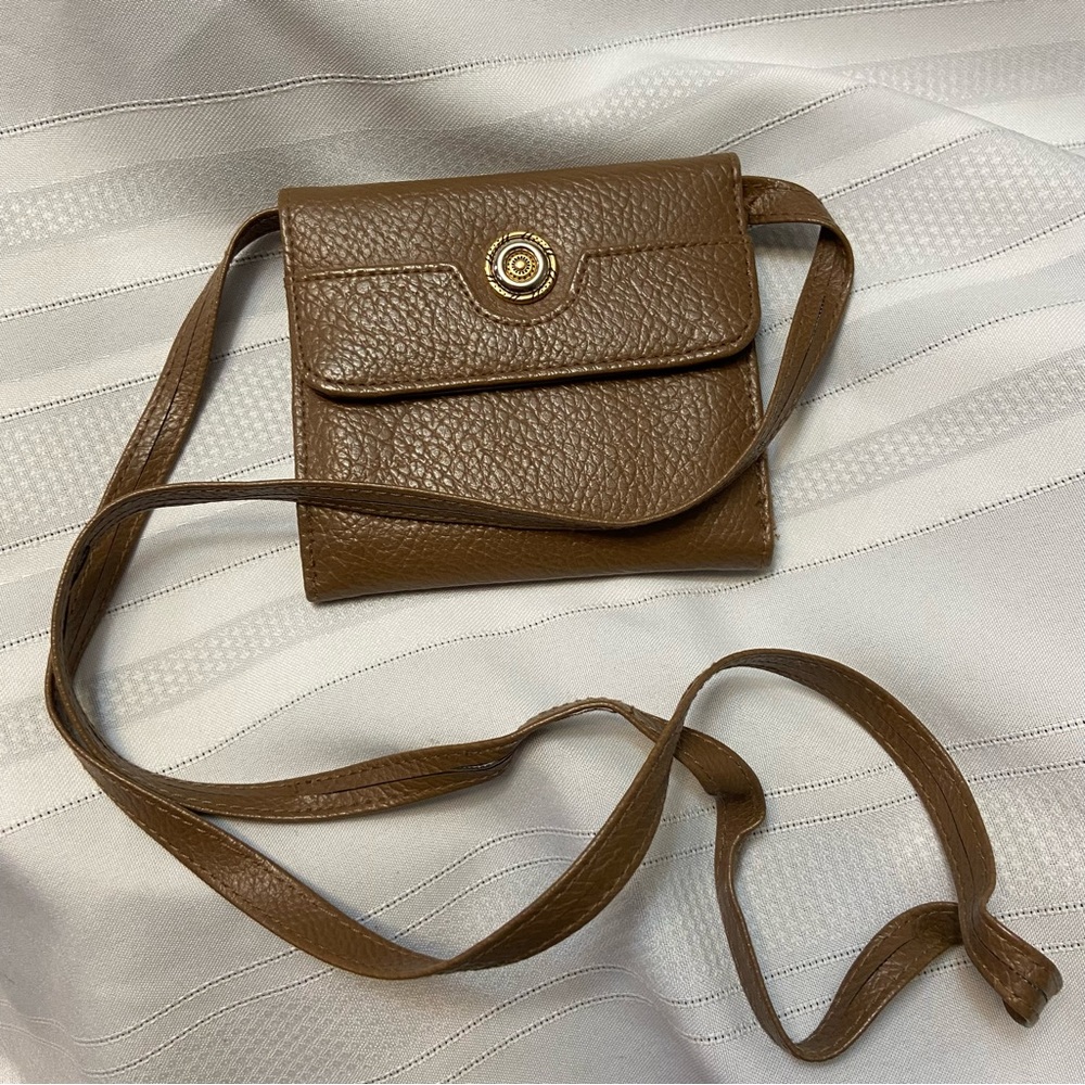 Crossbody Peeble Grain Wallet with Detachable Strap